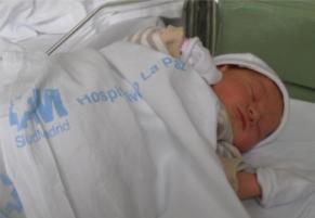 Recién nacida en el Hospital Materno-Infantil de La Paz <br>de Madrid, 2011. (Foto: Dpto. de Biología de la UAM.)