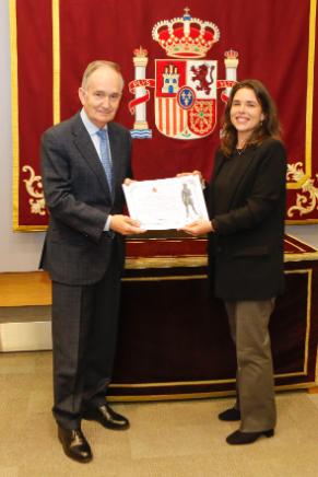 El Ministerio de Defensa ha concedido el Premio ‘José Francisco de Querol y Lombardero’ 2023 a la profesora de la Facultad de Derecho María García Casas