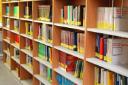 La Biblioteca pone a disposición de los estudiantes los manuales recomendados en las diferentes asignaturas