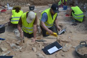 Excavación en el yacimiento de Ahijones (Madrid) 2014
