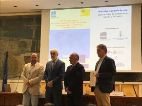 Entrega del sello Chemistry Eurobachelor durante la ceremonia celebrada en el Instituto de Ingeniería de España