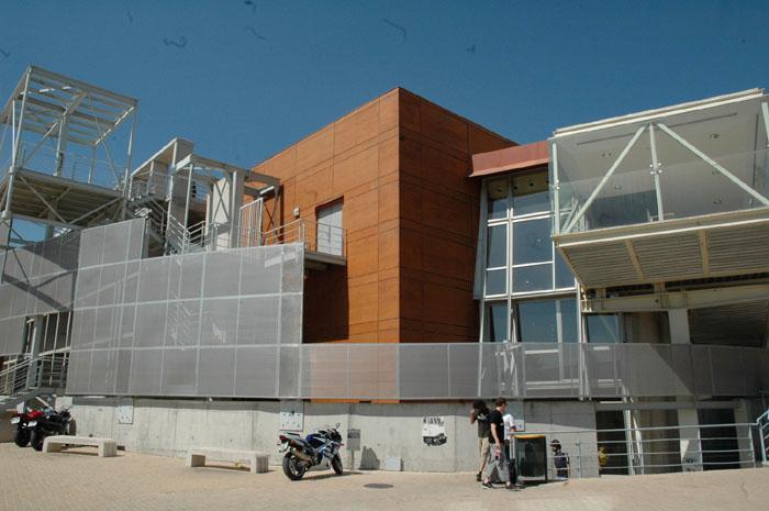 Side view of the Science Library