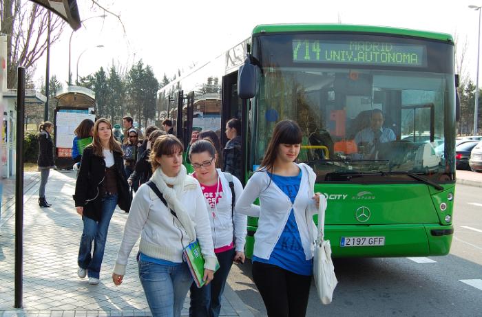 Varias líneas de autobús conectan la UAM con Plaza de Castilla y con los municipios del norte de Madrid