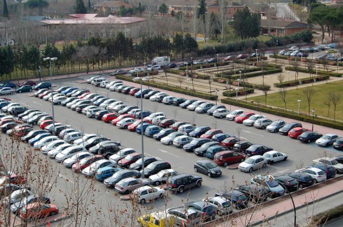 The UAM has extensive free parking for those who come by car