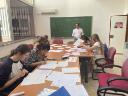 Jornada de Puertas Abiertas (12/04/2024). Taller de caligrafía árabe y alheña. Estudiantes y docentes en el taller de caligrafía.
