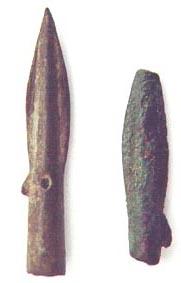 Puntas de flecha en bronce con enmangue mediante cubo y, a menudo, con apéndice o arponcillo lateral