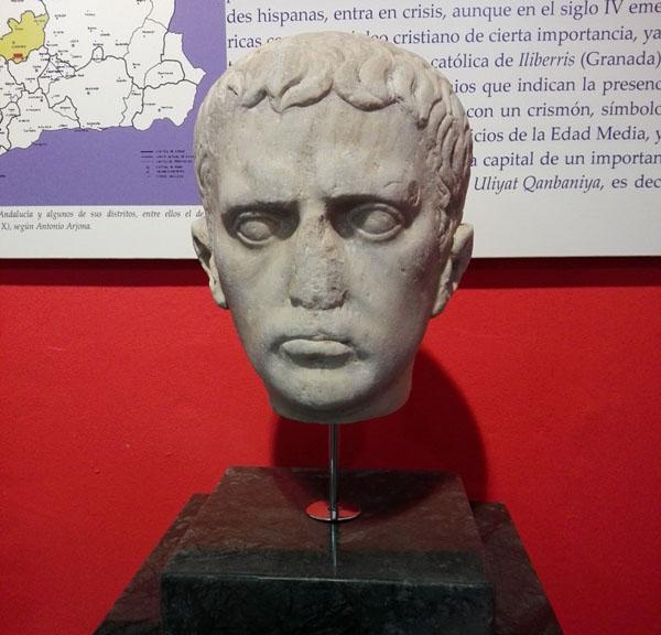 Retrato en mármol localizado en Montemayor de un personaje de la aristocracia local de la ciudad hispano-romana de Vlia Fidentia. 