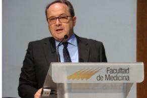 El decano de Medicina, durante su discurso de investidura