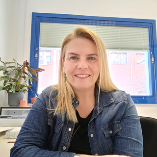 Retrato de la Directora del Departamento de Biología