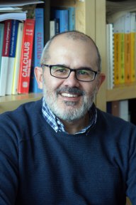 Foto del profesor Fernando Quirós Gracián