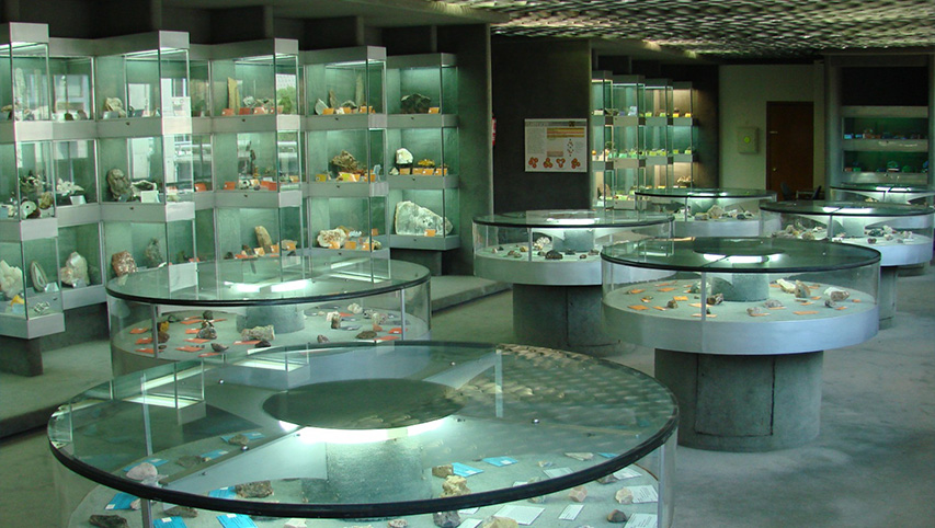 intereior del museo de minerologia de la UAM
