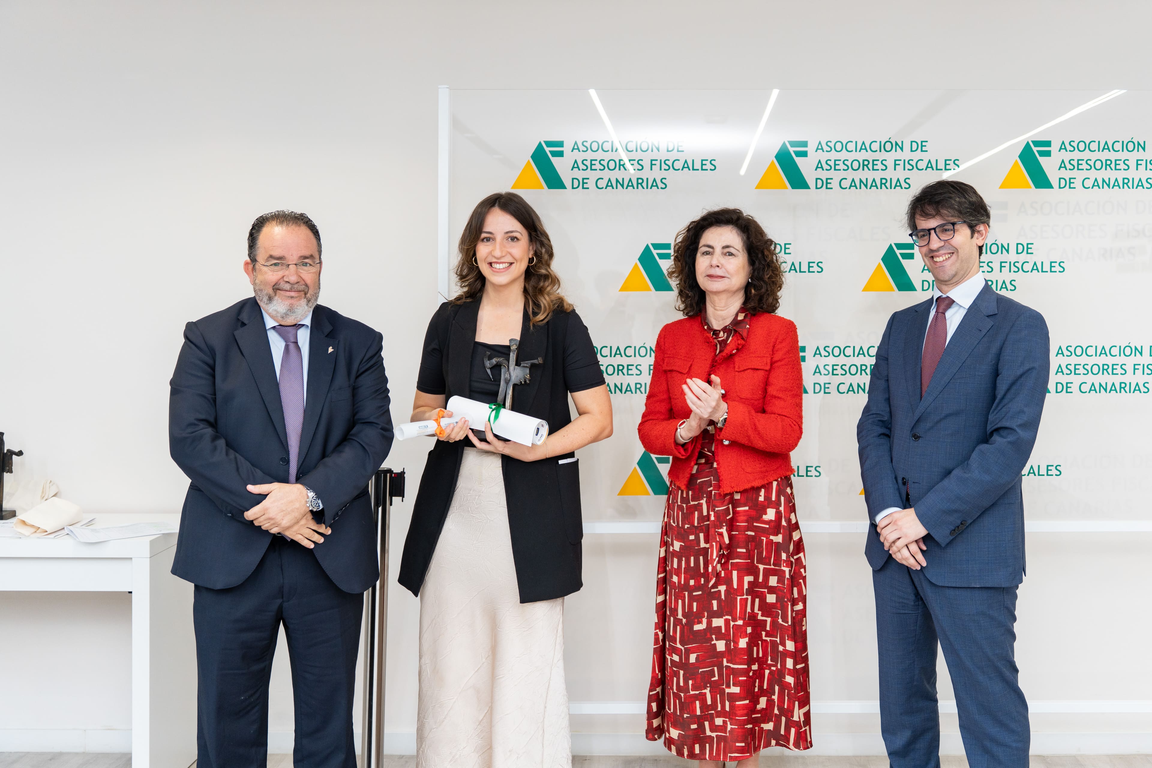 María Teresa Martínez-Escribano galardonada con el premio AAFC 