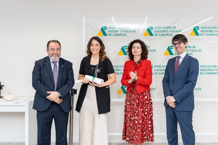 María Teresa Martínez-Escribano galardonada con el premio AAFC 