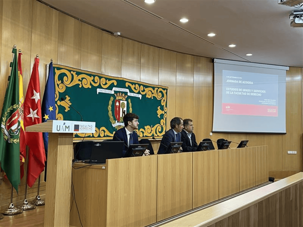 Foto acto de bienvenida al nuevo estudiantado del curso 2025-2026