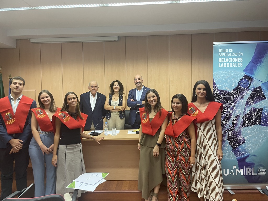 Foto Graduación de la primera promoción e inauguración de la segunda del Título de Especialización en Relaciones Laborales