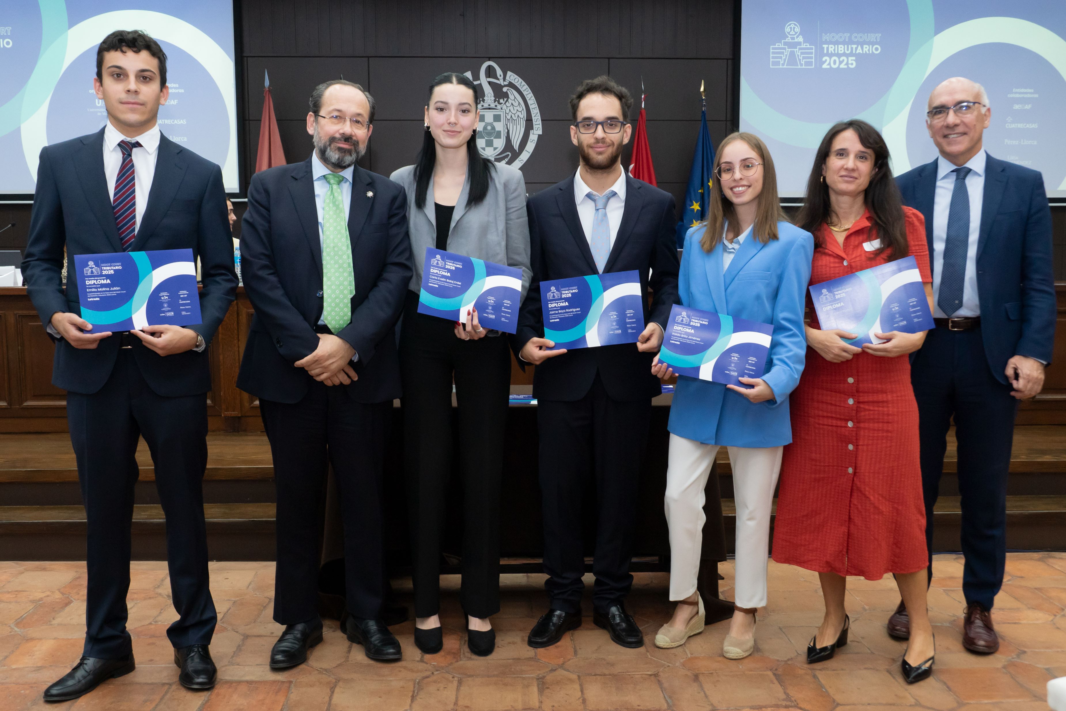 Foto acto reconocimiento al equipo de la UAM en el Moot Court Tributación 20254