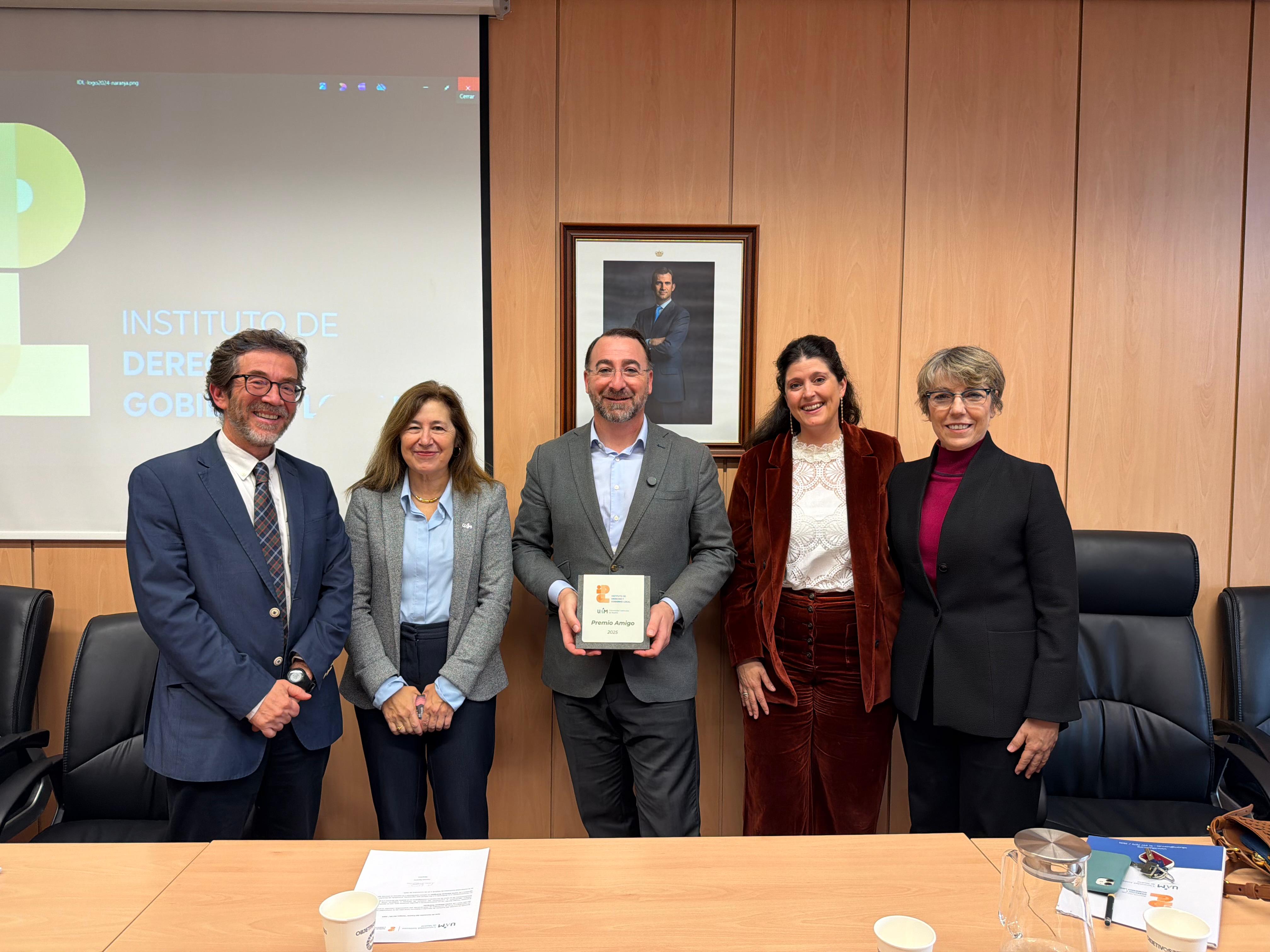 Foto Presentación del Anuario de Derecho Municipal y entrega del Premio “Amigo” 2025