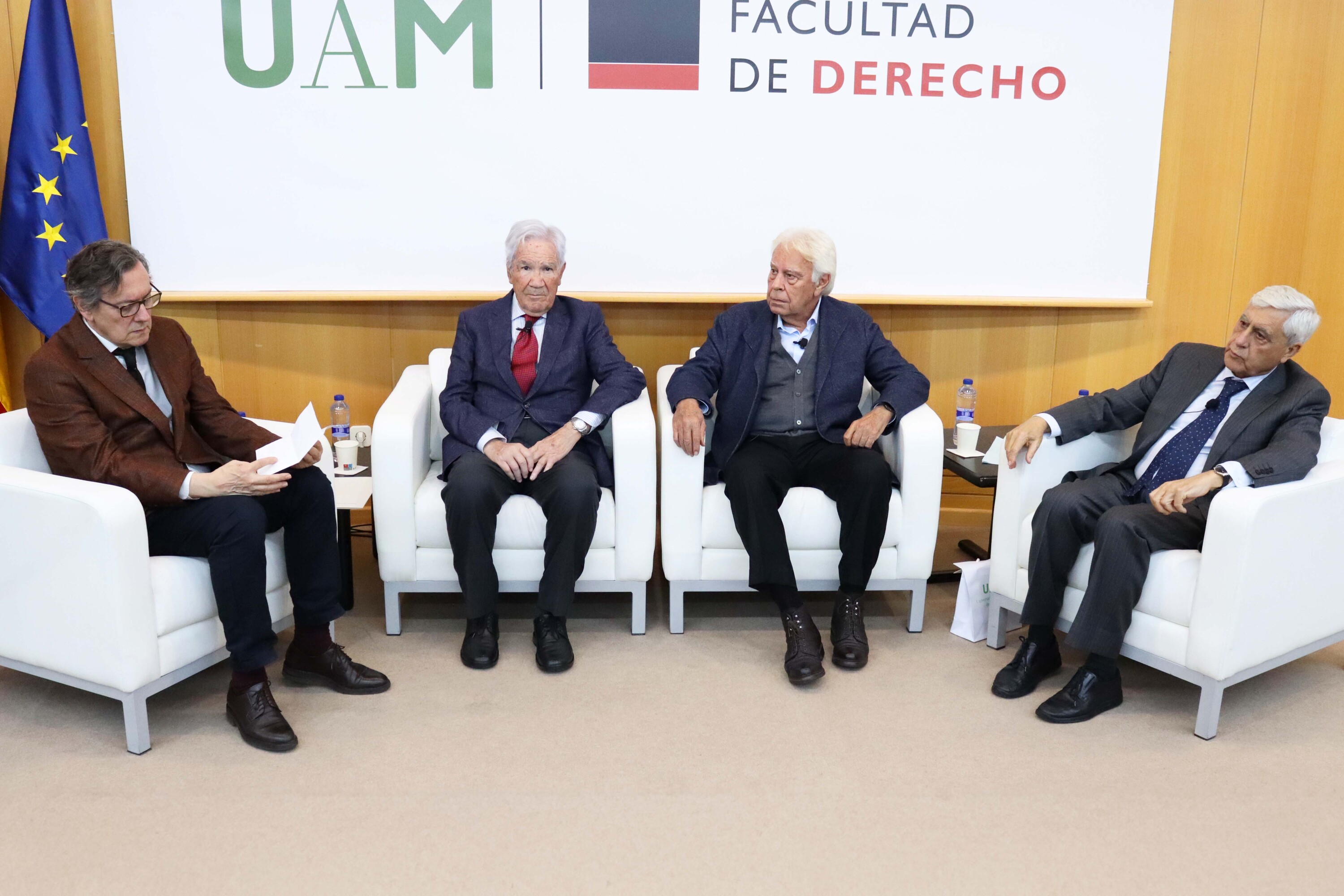 Foto del coloquio en memoria de Tomás y Valiente
