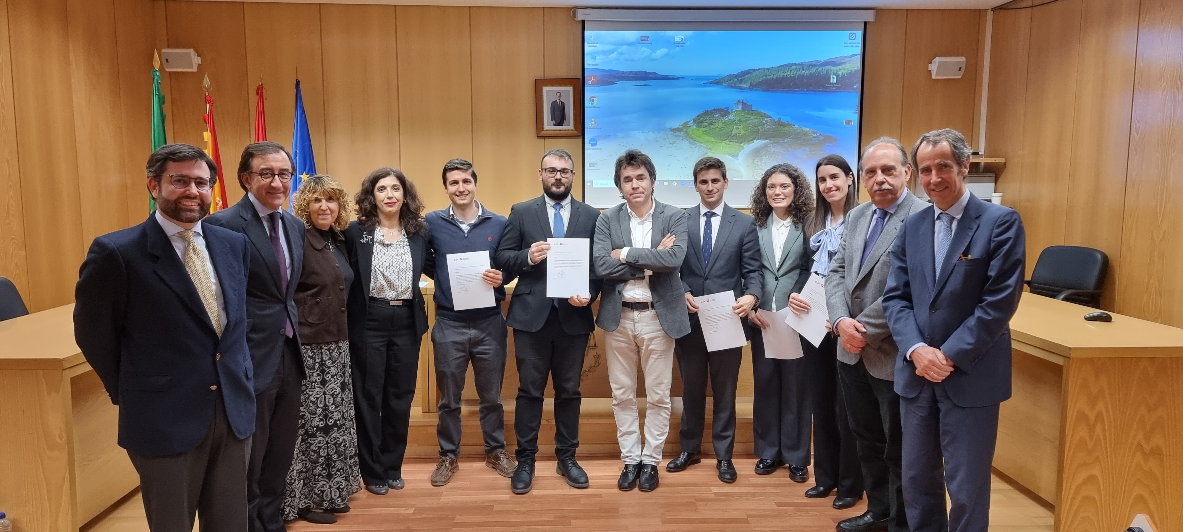 Foto de la Entrega del III premio al mejor TFM del Máster Universitario en Acceso a la Abogacía y a la Procura