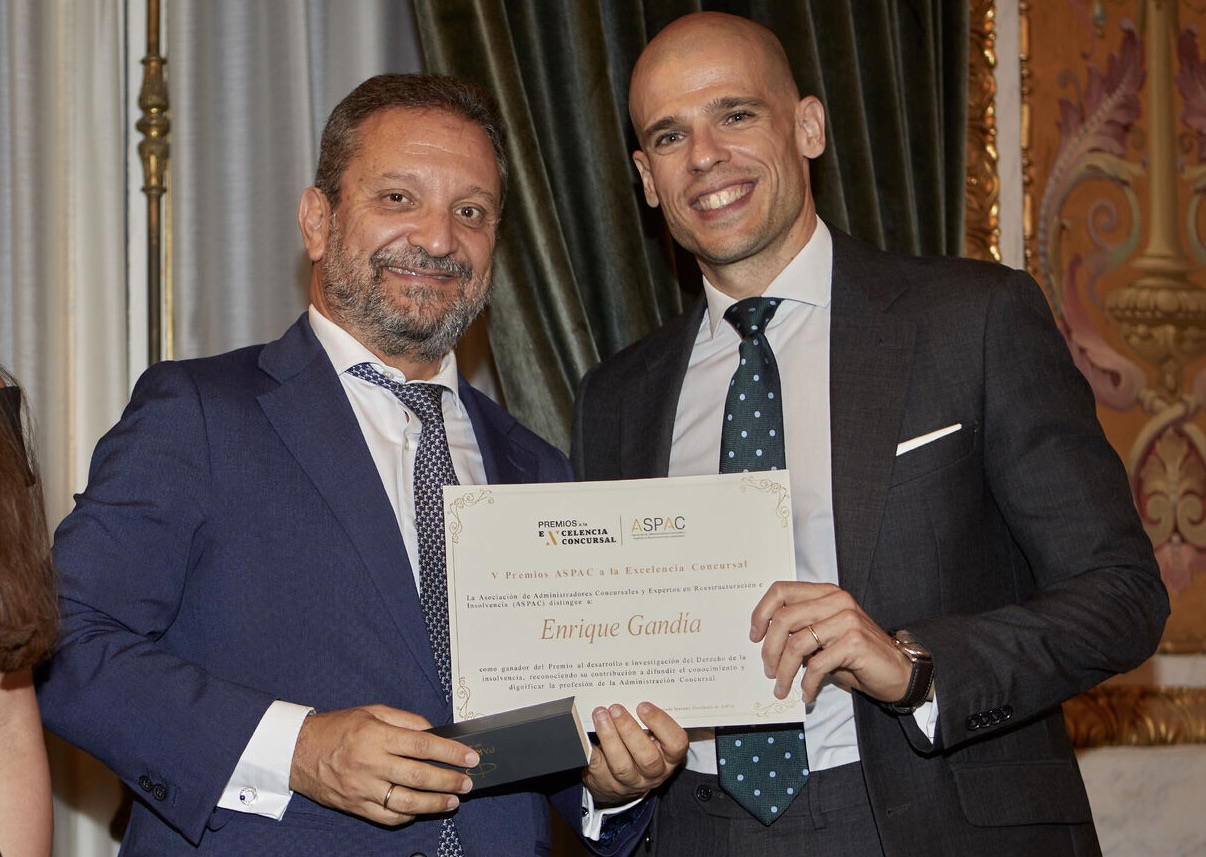 El profesor Enrique Gandía galardonado con el Premio a la Excelencia Concursal de la ASPAC