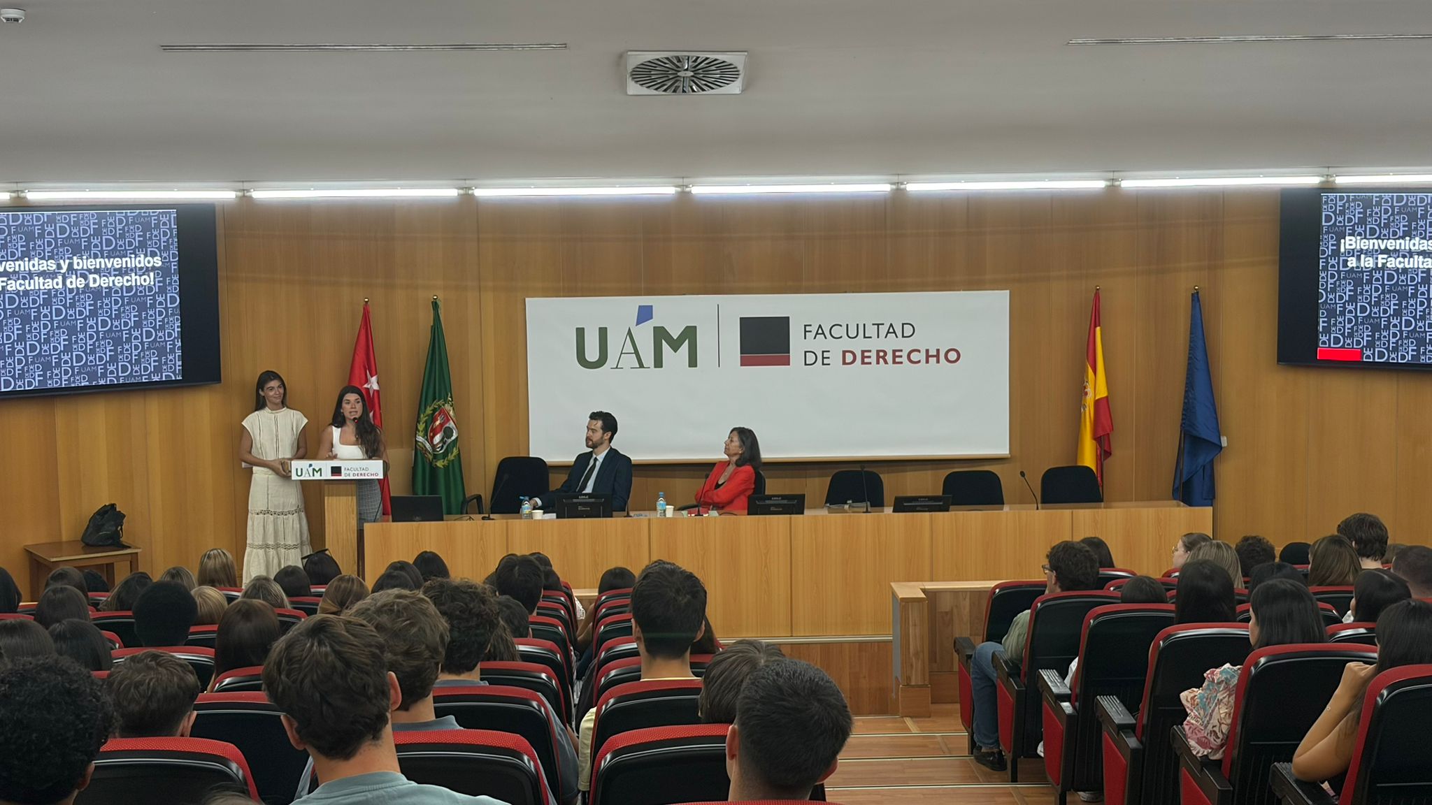 La Facultad de Derecho recibe al estudiantado de nuevo ingreso del curso 2026-2027