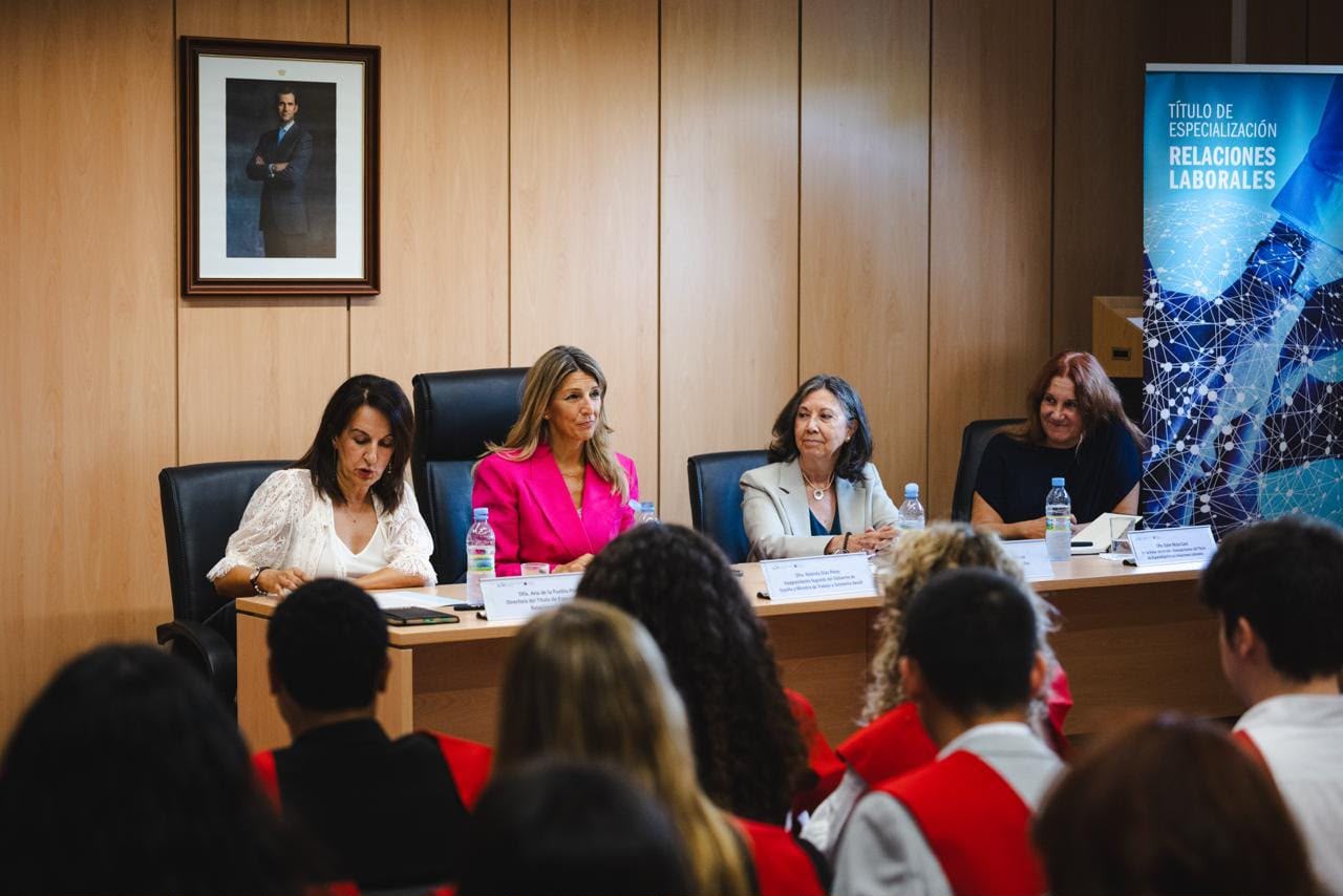Vicepresidenta segunda del Gobierno amadrina la II promoción del TE Derecho del Trabajo y Relaciones Laborales UAM 