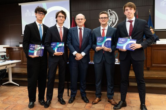 La Facultad de Derecho, finalista en la V edición del Moot Court Tributario