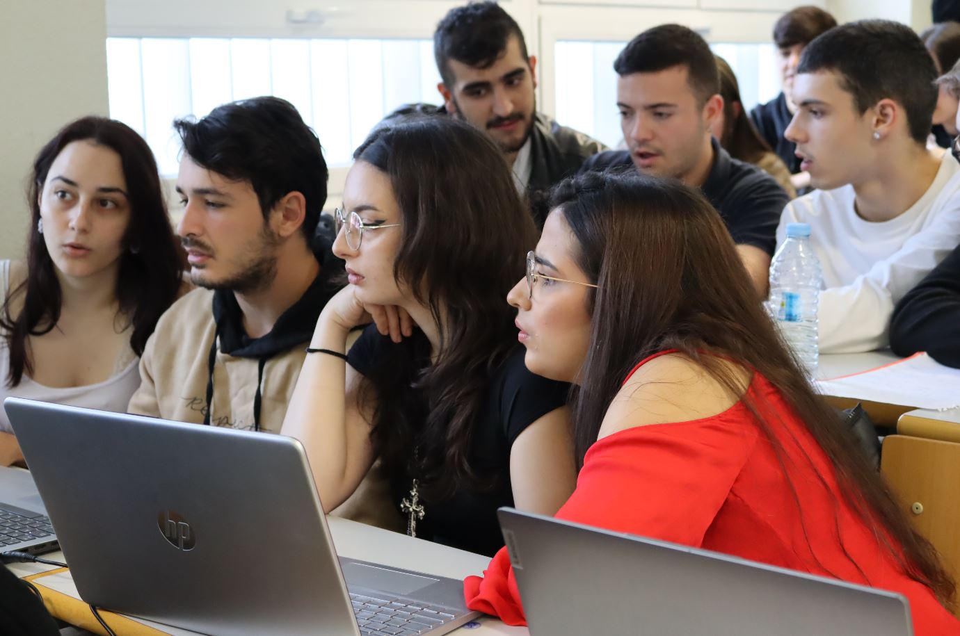 alumnos en aula