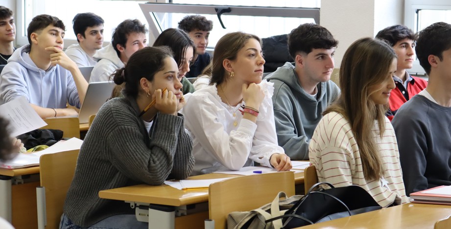 Estudiantes en clase