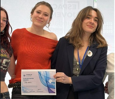 Estudiantes participantes en el debate