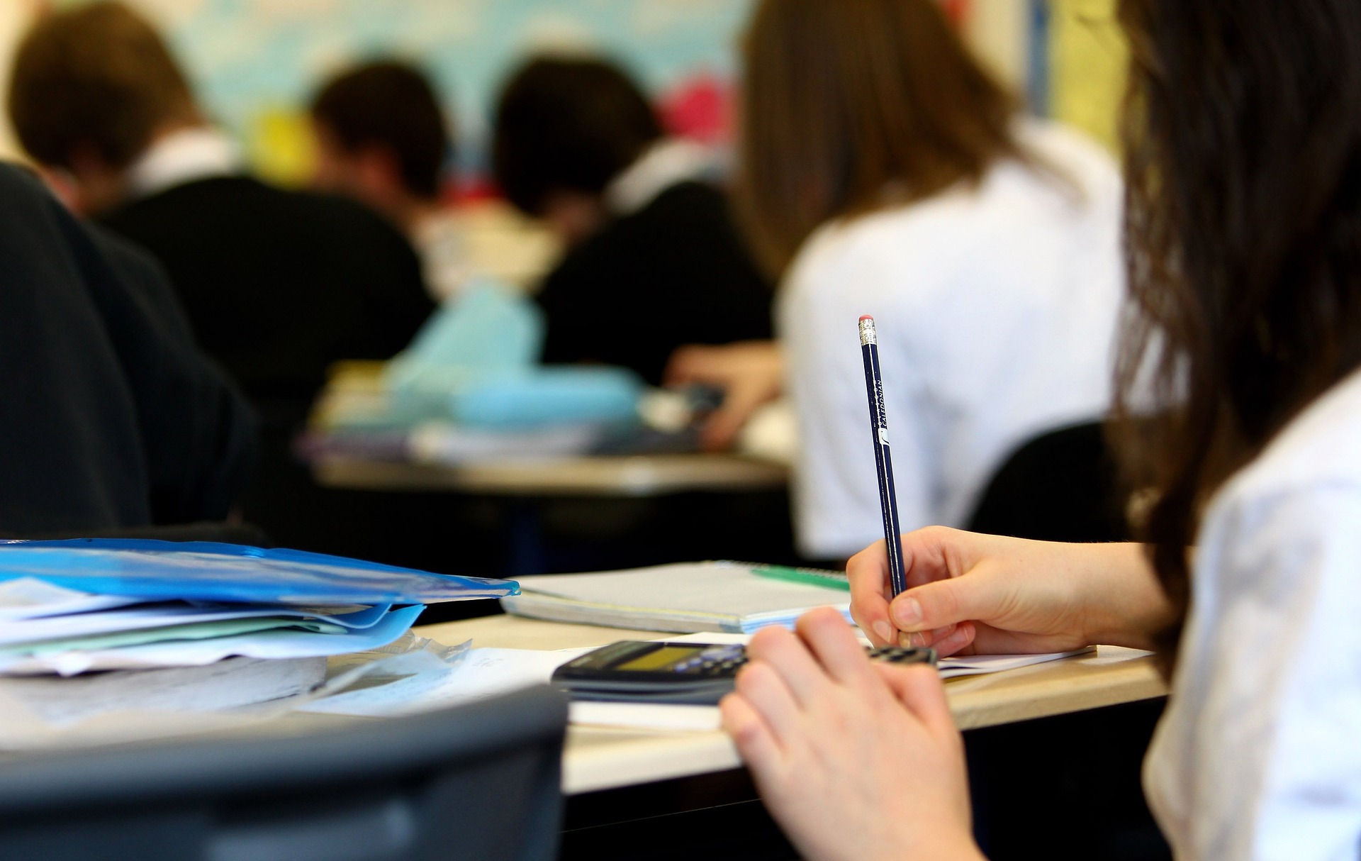 Estudiantes en un aula
