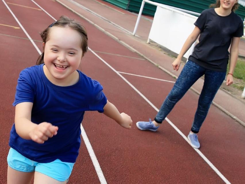 Niña corriendo