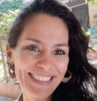 Fotografía de la profesora Leandra Vaz Fernandes