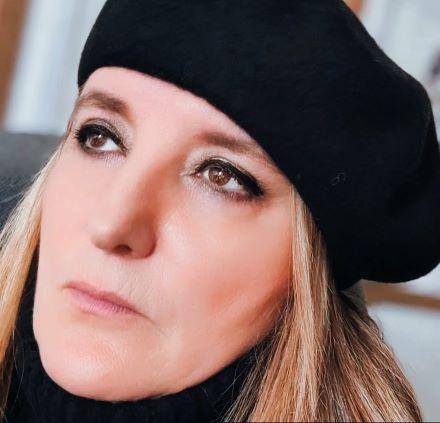 Fotografía de la profesora Reyes Hernández Castilla