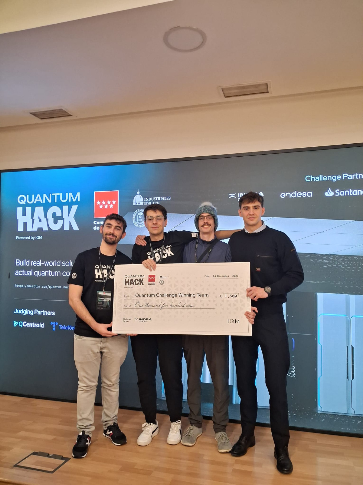 Entrega del premio IQM Hackathon