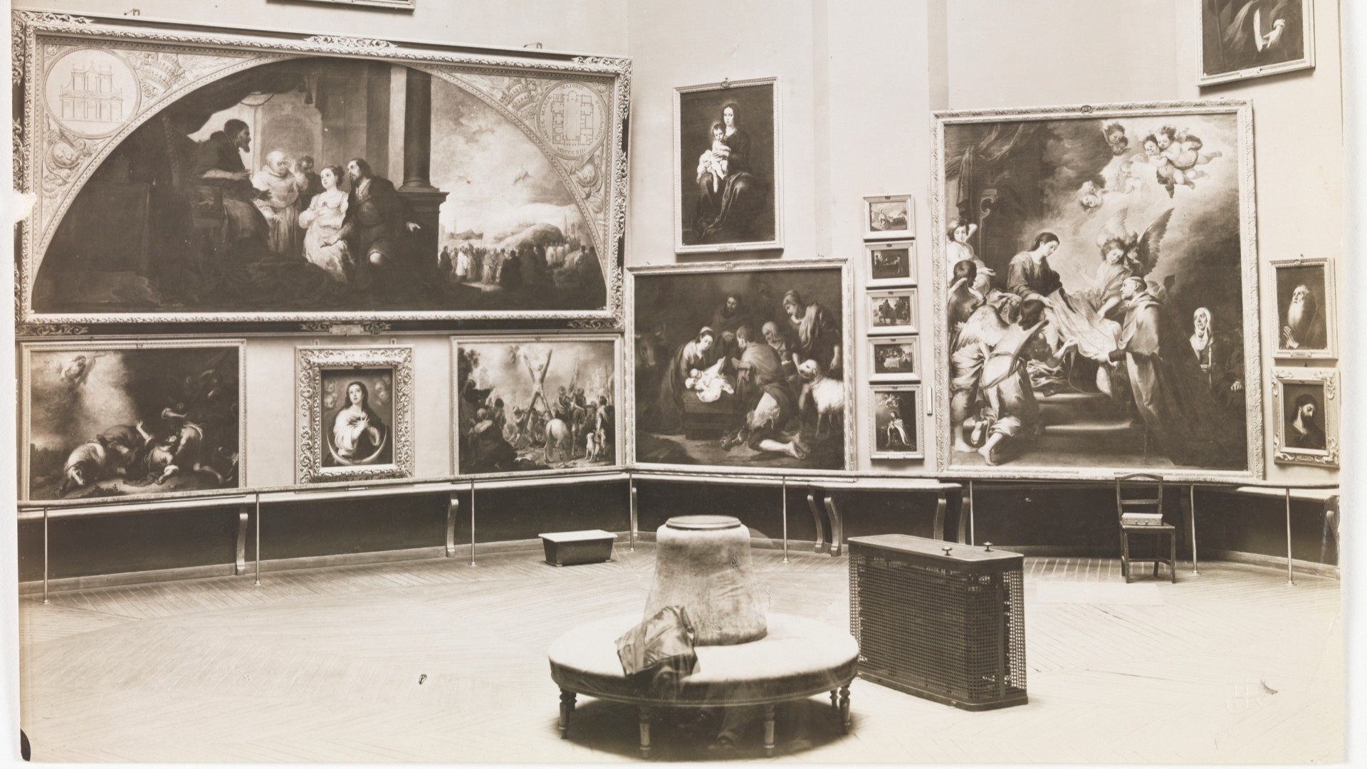 Vista de la sala de Murillo en el Museo del Prado (José Lacoste y Borde). ©Museo Nacional del Prado