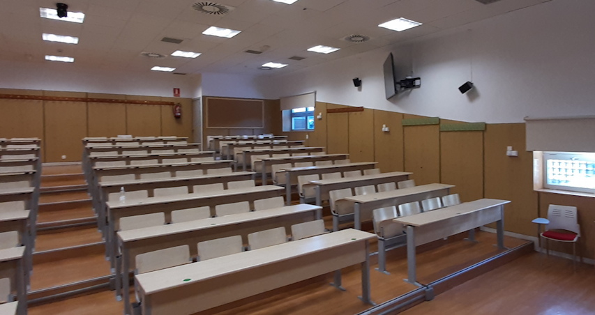 Vista frontal de un aula docente de la Facultad de Medicina de la Universidad Autónoma de Madrid.