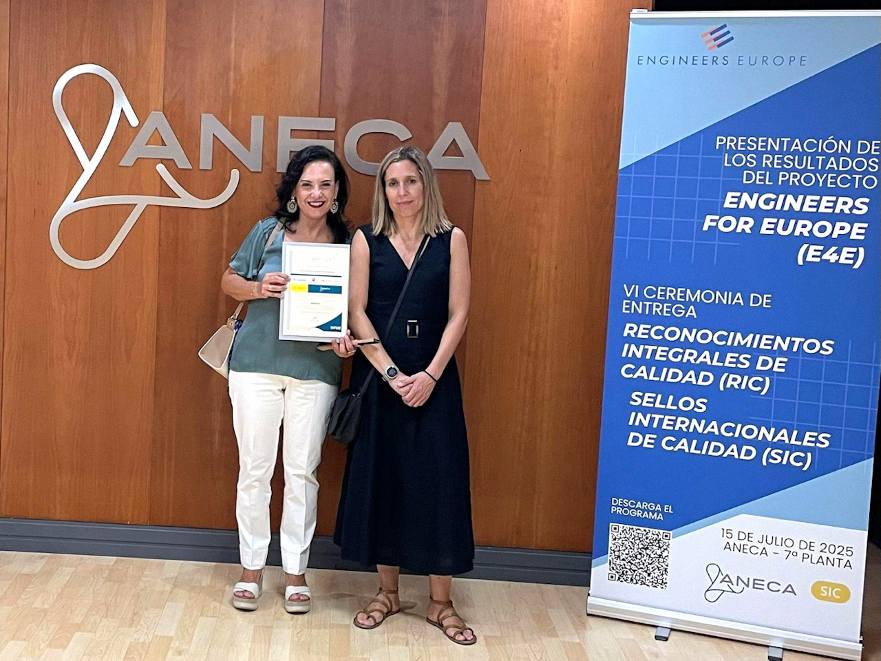 La decana de la Facultad de Medicina de la UAM, Pilar López junto ala vicedecana de Calidad, Maria Bailén en la VI Ceremonia de entrega de los Sellos Internacionales de Calidad (SIC) de ANECA.