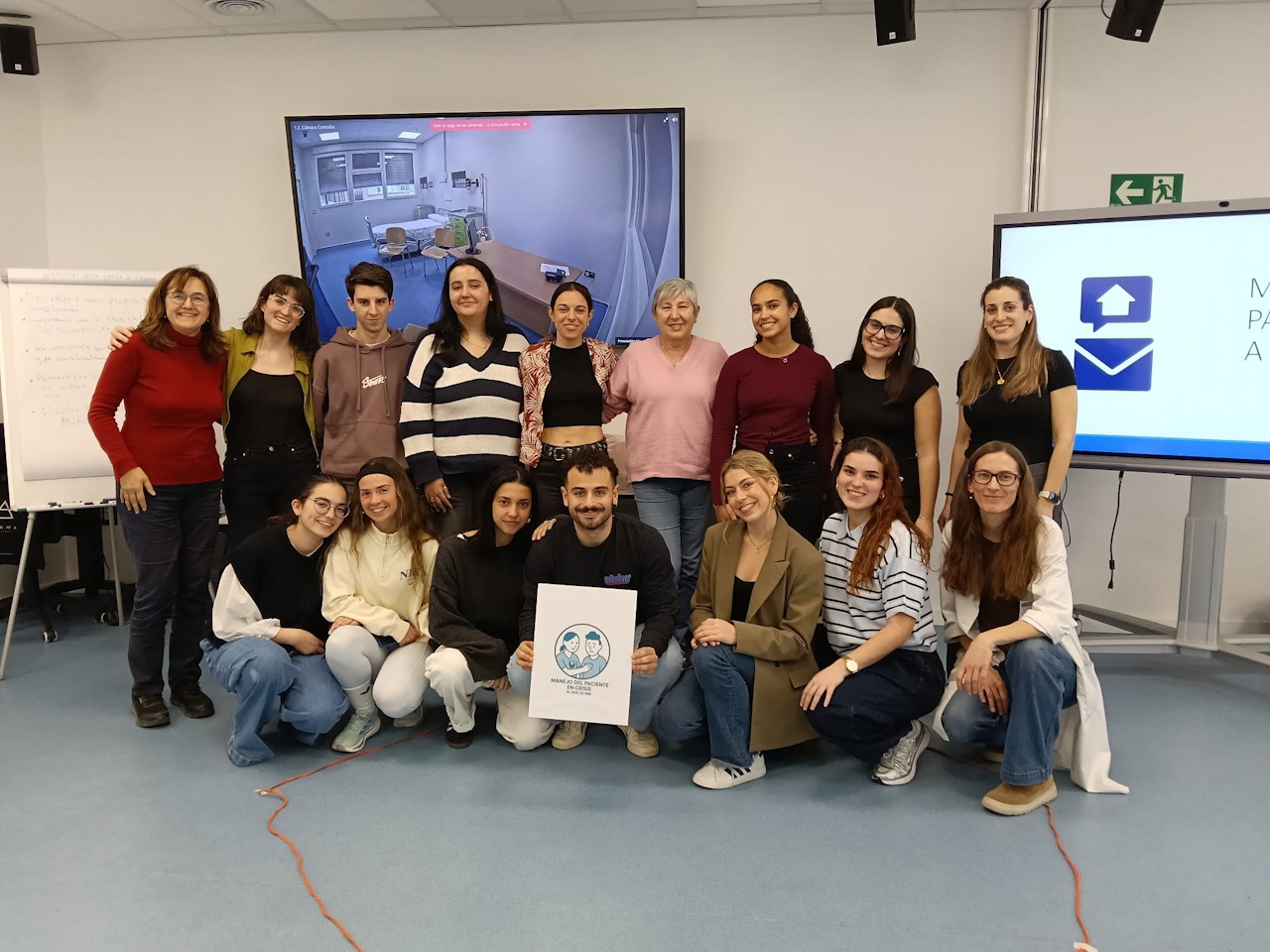 Foto de familia de los participantes en el proyecoto «Consolidando habilidades de contención emocional y comunicativa en salud mental a través de la simulación con pacientes simulados».