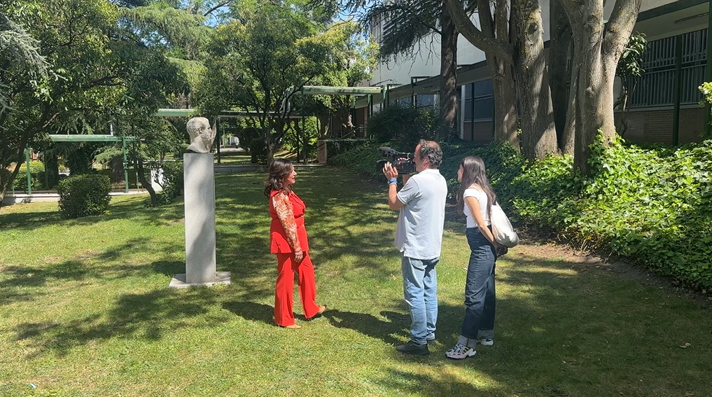 Pilar López, decana de la Facultad de Medicina de la UAM, es estrvistada en el campus de Medicina de La Paz.
