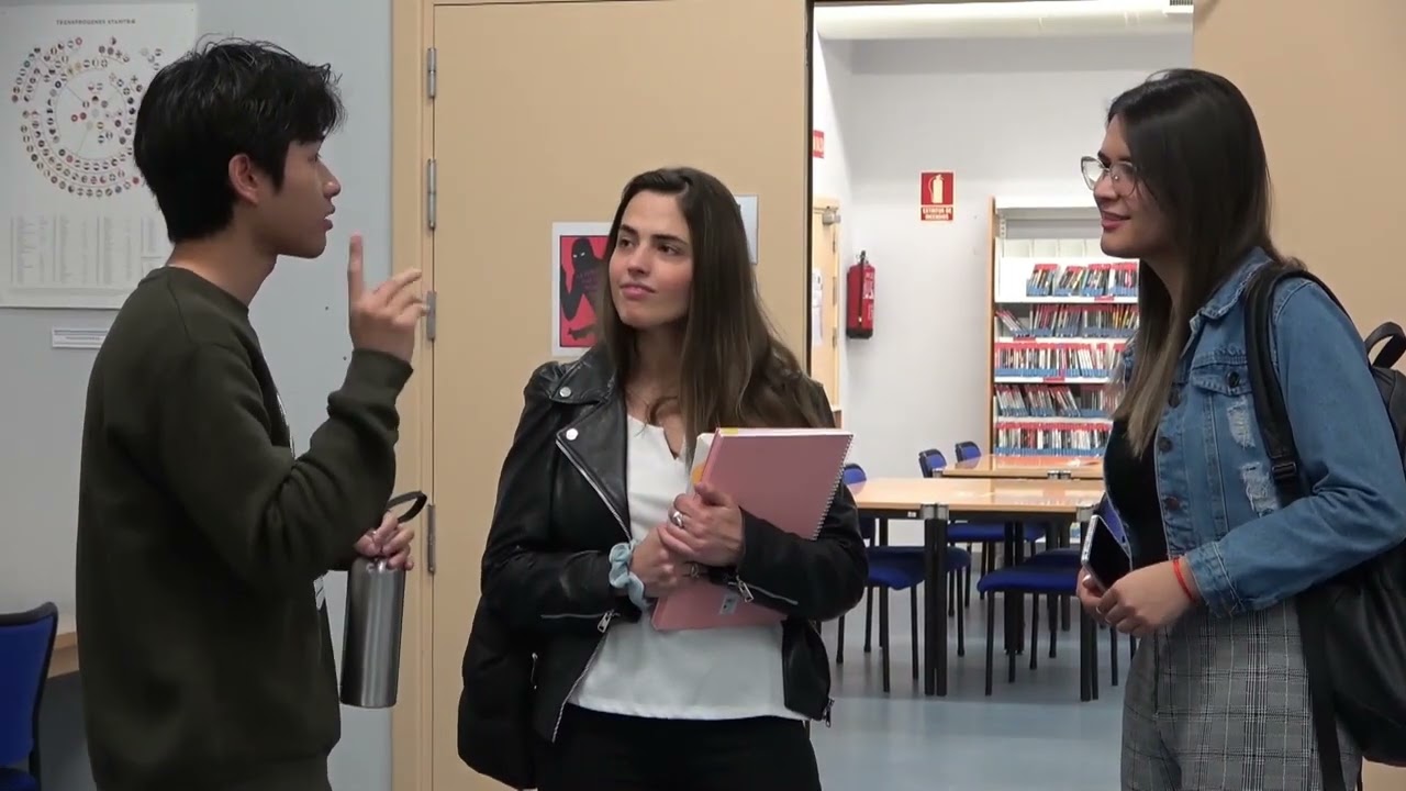 Vídeo de presentación de la Biblioteca de la Facultad de Psicología de la UAM (con transcripción en lengua de signos): visita de cinco minutos con un recorrido por las instalaciones, colecciones y servicios que la biblioteca ofrece.