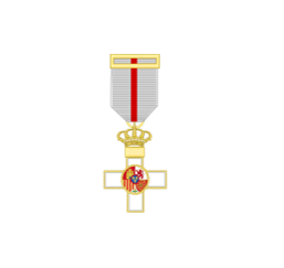 El profesor Luis de la Corte, distinguido con la Cruz al Mérito Militar con distintivo blanco por sus contribuciones en los ámbitos de la seguridad internacional, el terrorismo, la inteligencia y la violencia política.