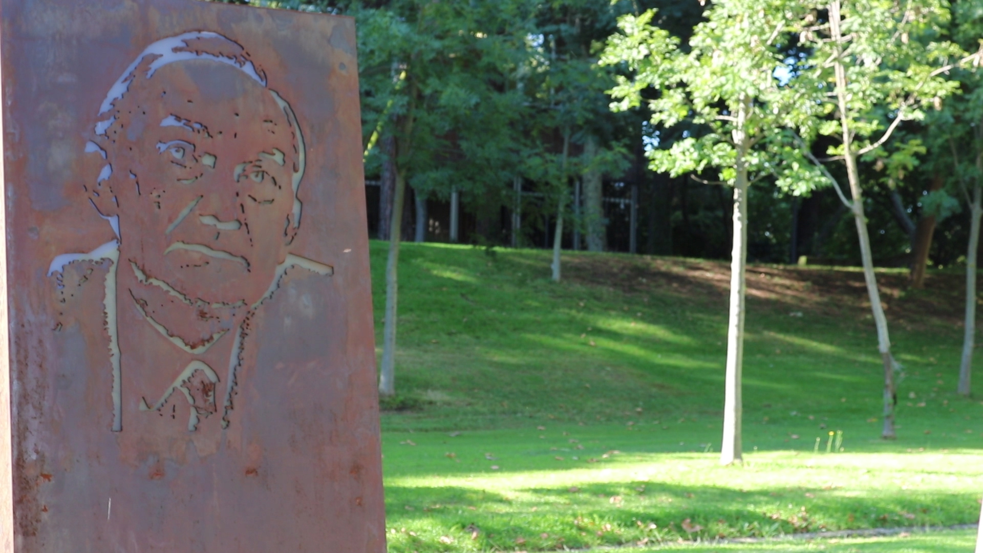 Escultura Tomás y Valiente