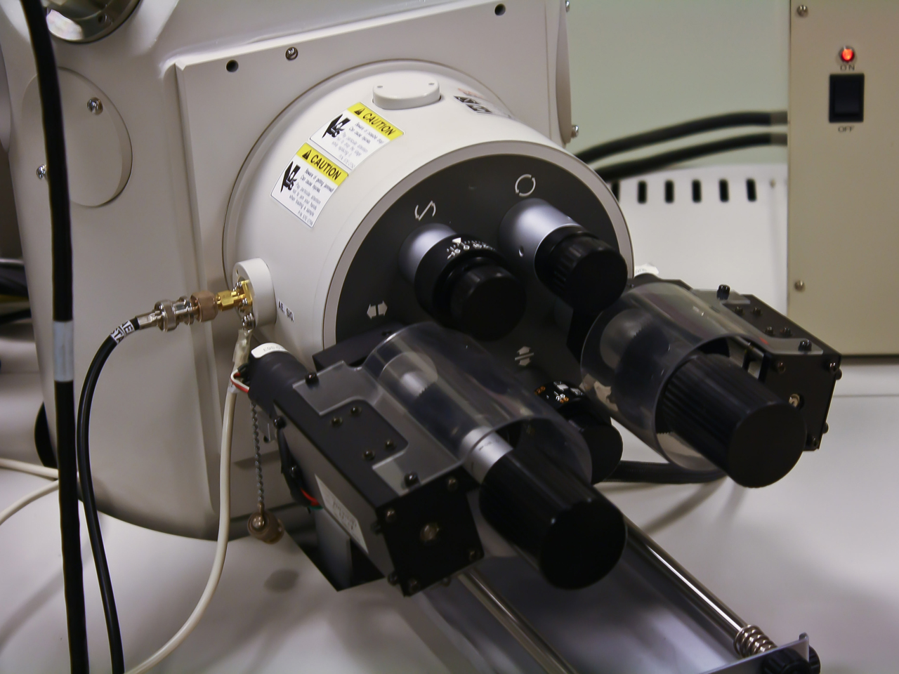 Microscopio Electrónico de Barrido Hitachi S-3000N