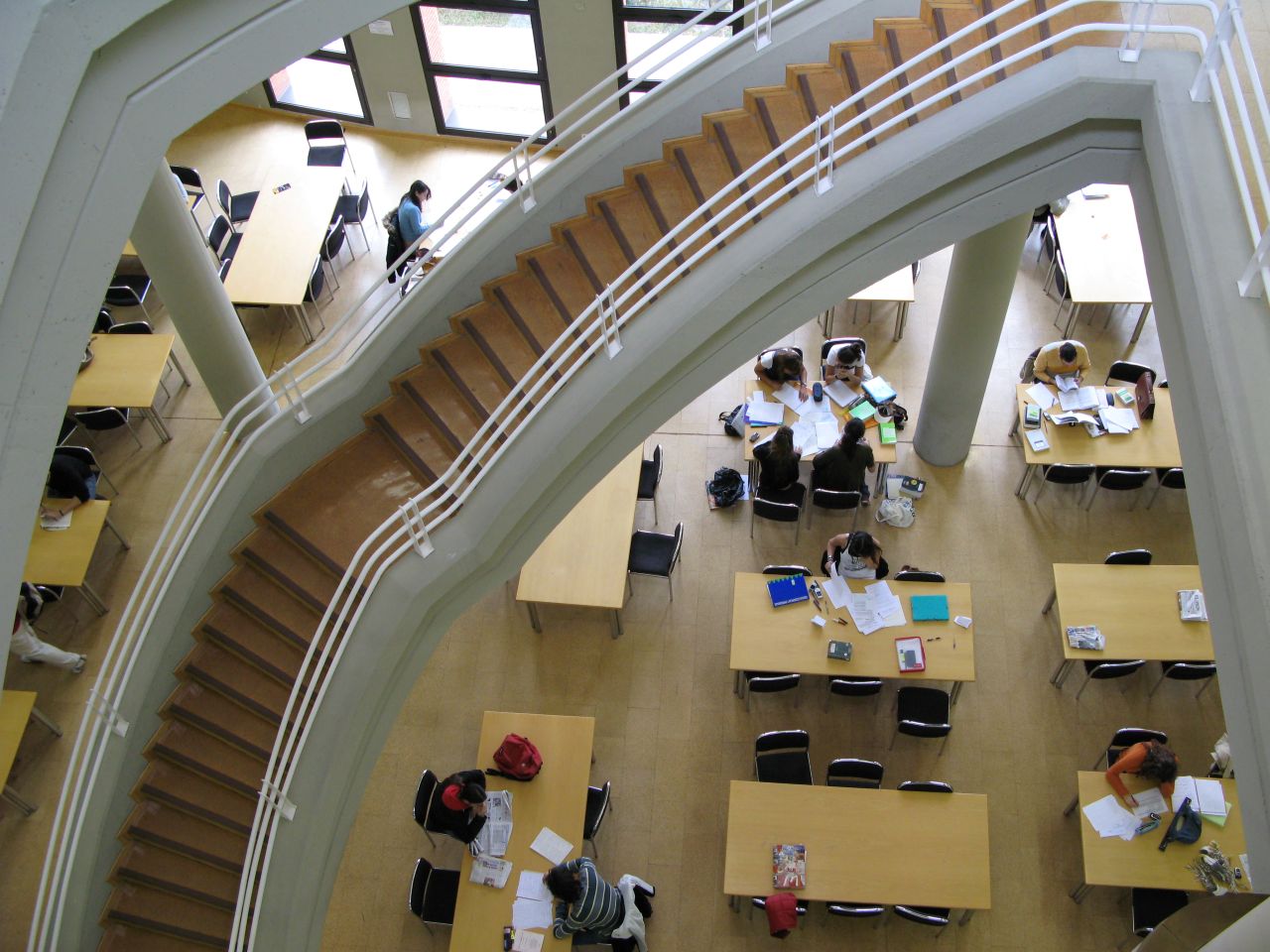 Espacios de la Biblioteca de Derecho UAM