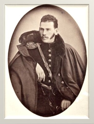 Tolstoy con uniforme de teniente