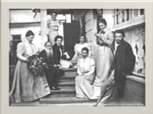El matrimonio Tolstoy con miembros de su familia y amigos en Yasnaia Poliana