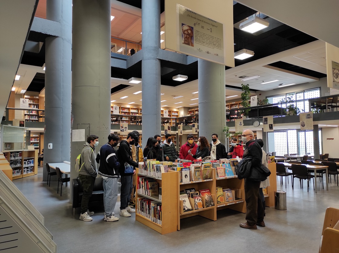 Visita guiada a la Biblioteca Politécnica para alumnos de bachiller