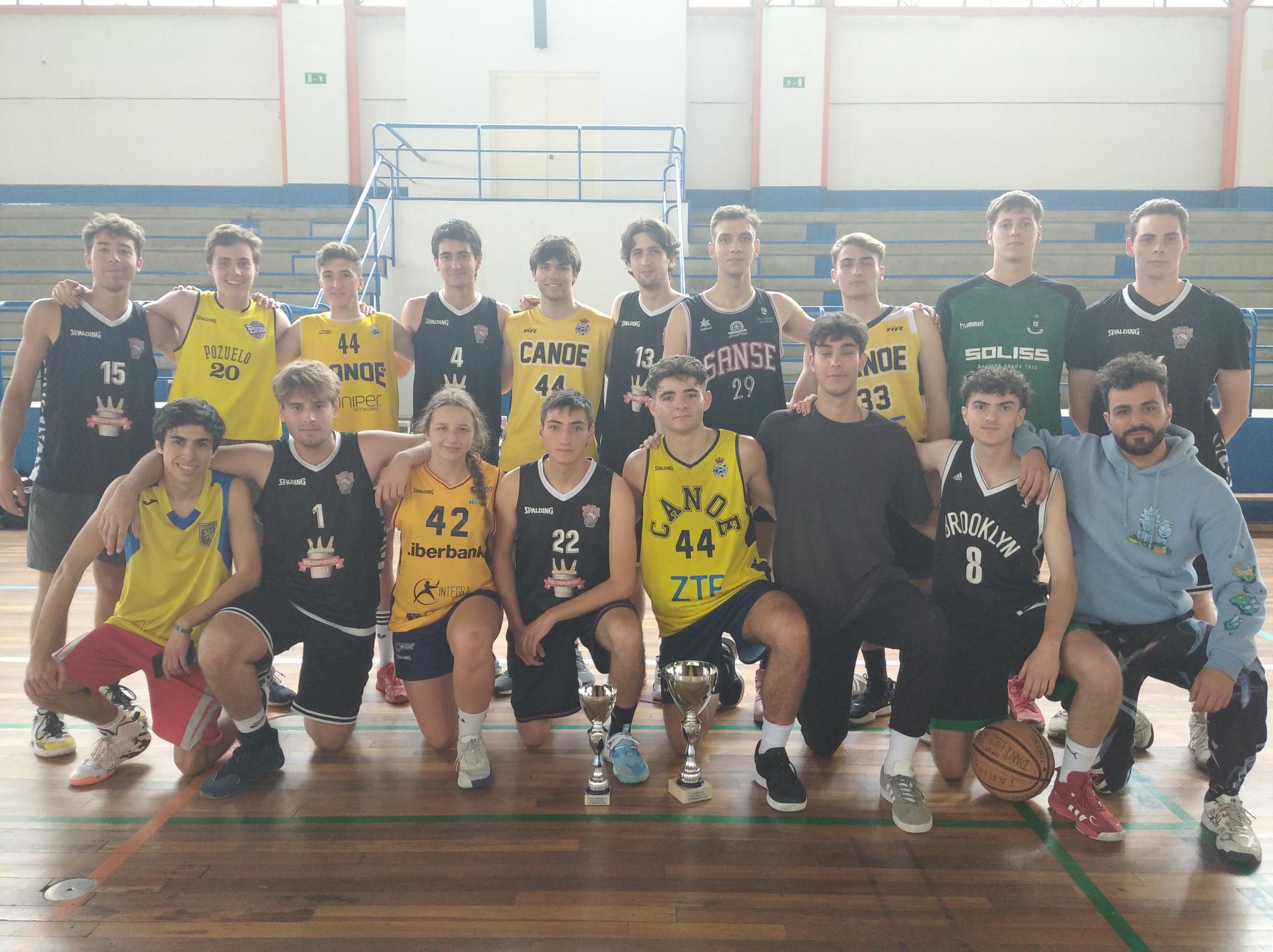 Finalistas Torneo de Primavera Baloncesto 2022. Equipos Señores Letrados (amarillo) y Drink Team (negros)