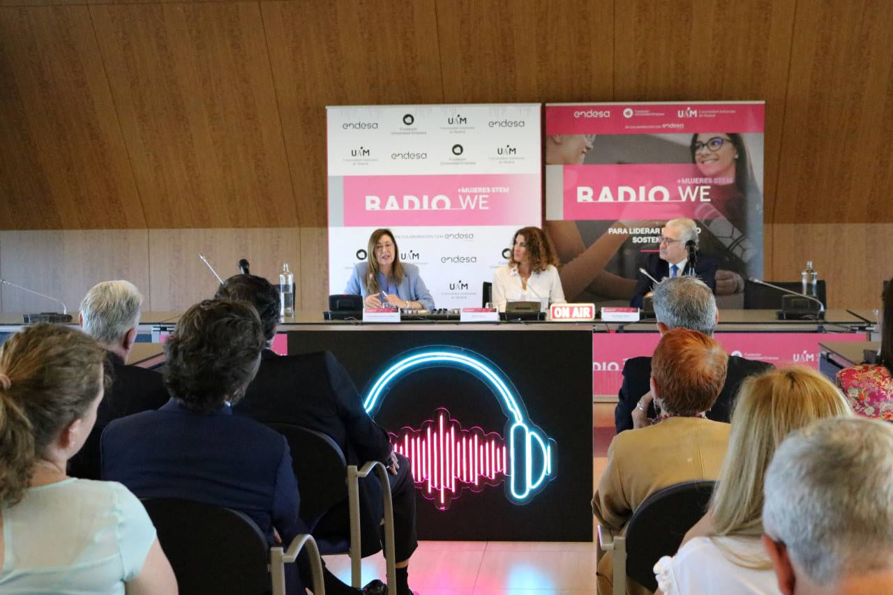 La rectora Amaya Mendikoetxea interviene en el acto Radio We + Mujeres STEM